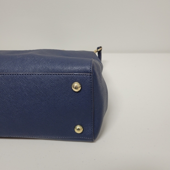 Michael Kors Cynthia Saffiano Leather Satchel. - Picture 9 of 16